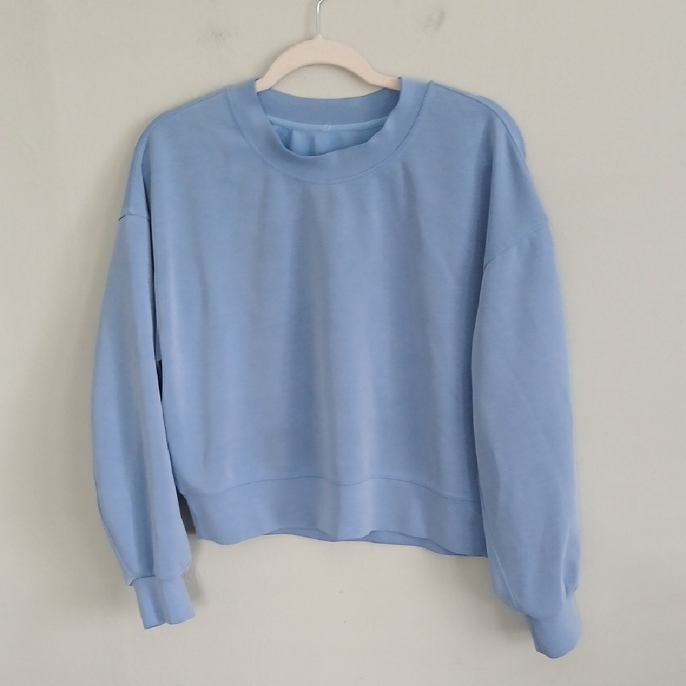 Lululemon Women's Cropped Light Blue Crewneck Sweatshirt Size 4